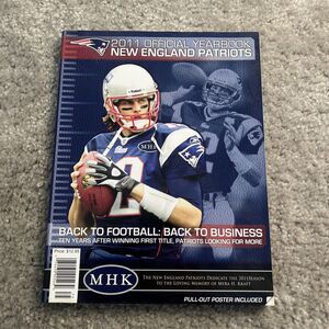 2011 New England PATRIOTS YEARBOOK BOOK BRADY GRONK + COLOR POSTER PHOTOS PAGES